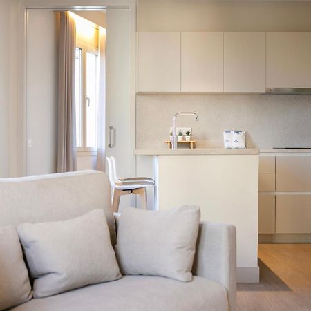 Fisa Rentals Ramblas Apartments Барселона Екстер'єр фото