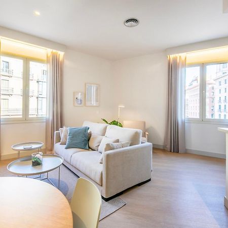 Fisa Rentals Ramblas Apartments Барселона Екстер'єр фото