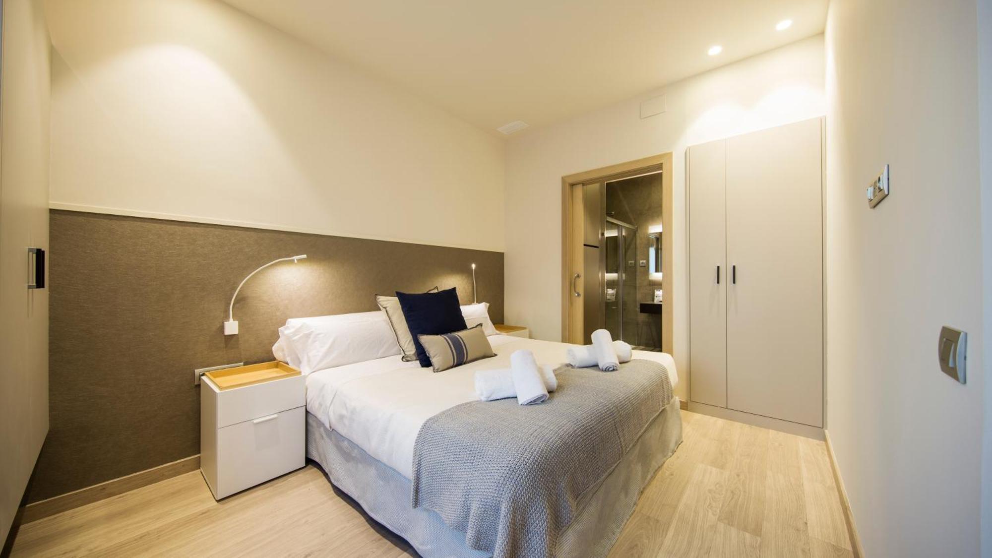 Fisa Rentals Ramblas Apartments Барселона Екстер'єр фото