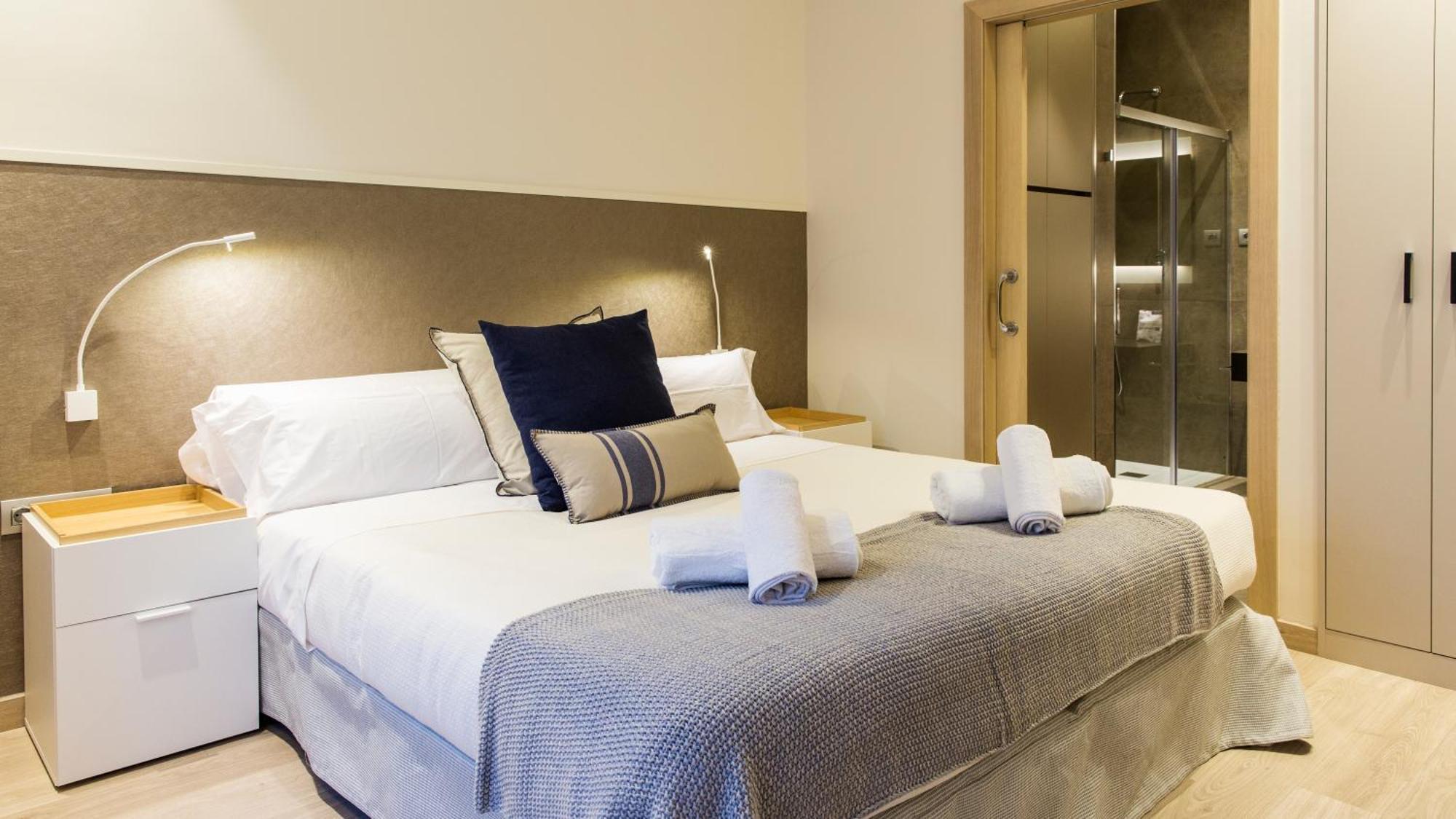 Fisa Rentals Ramblas Apartments Барселона Екстер'єр фото